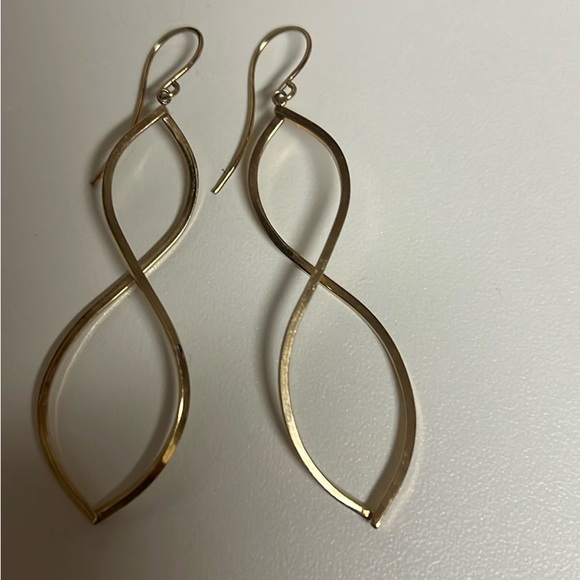 Elegant Gold-Tone Twisted Earrings 14k